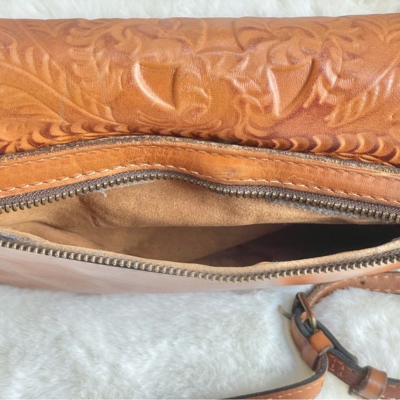 Great Condition PATRICIA NASH CROSSBODY Embossed Leather Detailing & 2 STRAPS - Picture 4 of 14